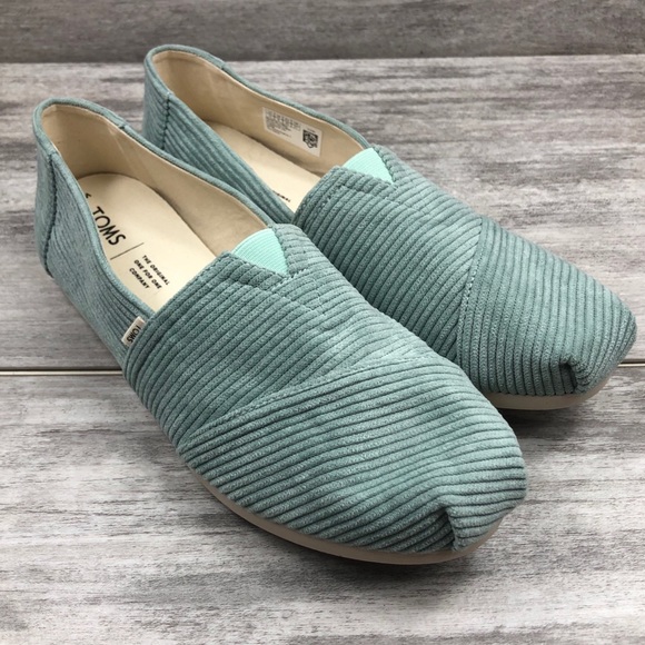 textured slip on shoes